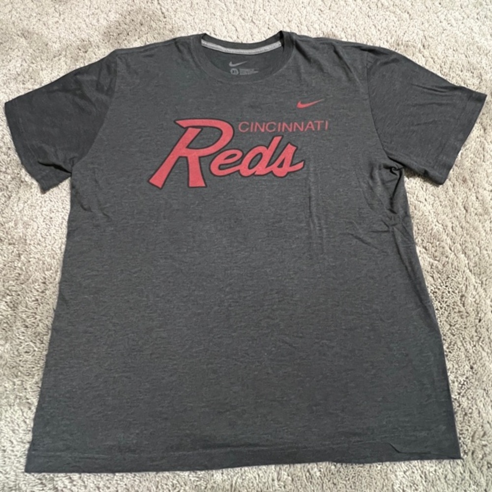 Nike Men's Gray Cincinnati Reds T-Shirt